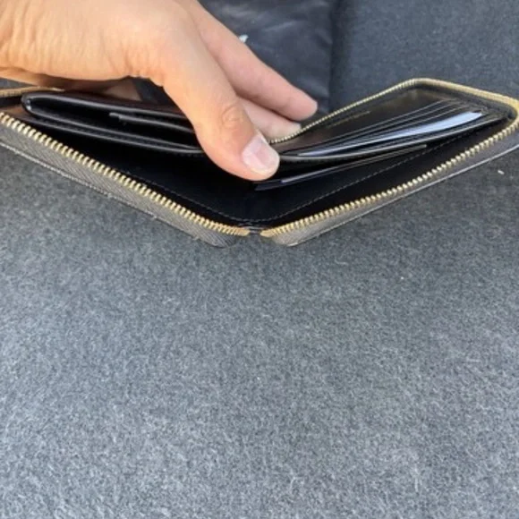 Saint Laurent YSL Cassandra Matelassé Compact Leather Wallet – Black - Picture 5 of 8